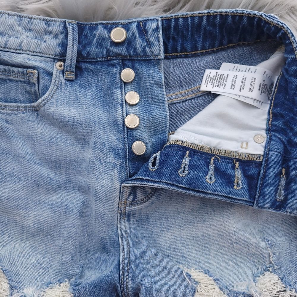 Good American Womens Size 00/24 Blue Distressed Button Fly Shorts - Picture 6 of 9